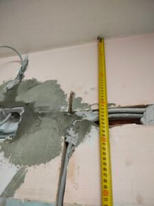 kontrola visine strujnih vertikala od plafona.jpg
